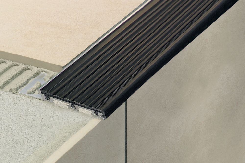MAGMASCHLUTER SYSTEMS Schluter®-TREP-SE-S-B Stair-nosing profile with slip-resistant, thermoplastic rubber wear surface aluminumblack8 mm (5/16")-26 mm (1-1/32")- 150 cm (4' 11")SCHLUTER SYSTEMS Schluter®-TREP-SE-S-B Stair-nosing profile with slip-resistant, thermoplastic rubber wear surface