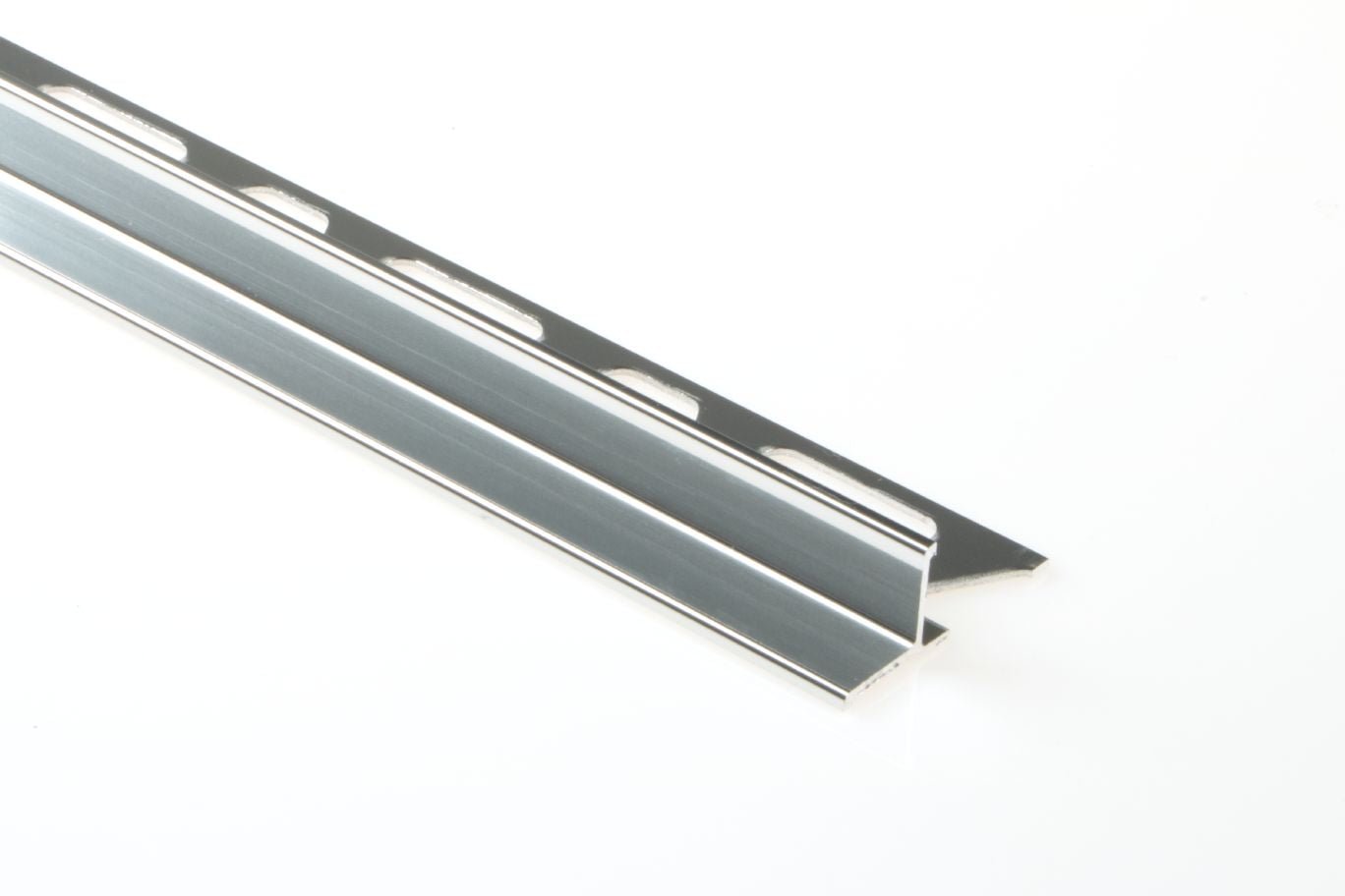 MAGMASCHLUTER SYSTEM Schluter®-INDEC Edge-protection profile for outside corners with a square, recessed groove aluminumpolished chrome anodized10 mm (3/8")SCHLUTER SYSTEM Schluter®-INDEC Edge-protection profile for outside corners with a square, recessed groove