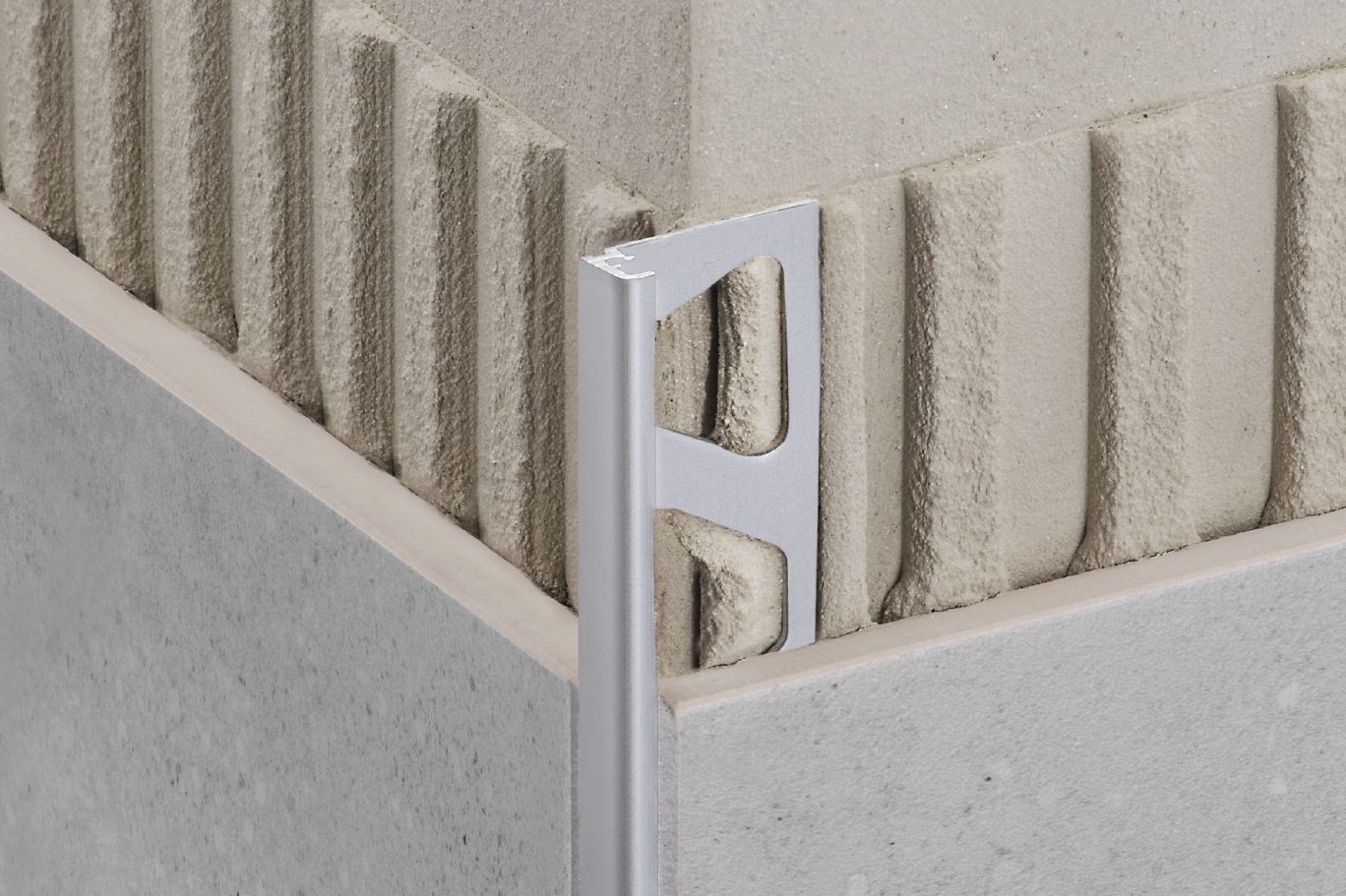 MAGMASCHLUTER SYSTEM Schluter®-JOLLY Finishing and edge-protection profile for outside wall corners and edges aluminumbeige6 mm (1/4")-2.5 m (8' 2-1/2")SCHLUTER SYSTEM Schluter®-JOLLY Finishing and edge-protection profile for outside wall corners and edges